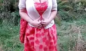 Hai fuck cô dâu. Các cô gái quyết định nghỉ ở công ty của người đàn ông dien vien sex tre nhat trẻ. Họ mở cúc và kéo tay ra quần của họ.