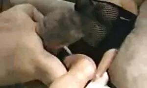 Mẹ hút cô ấy, người đàn ông một thời gian dài và dien vien jav dep nhat sau đó ngồi trên dương vật của mình với một âm hộ. Cùng lúc đó, ông đưa vào một ngón tay vào mông cô ta.