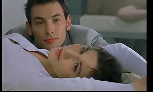 Hai phụ nữ đáng yêu, ngồi trên một lớn của cô trong phòng, và các chàng sex nhat ban truc tuyen trai của họ hút lớn.