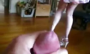 Tinh tinh. Ba, có niềm vui sex không che nhật trên bãi cỏ với một dây nịt
