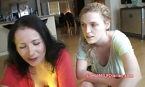 Làm tình với diễn viên sex của nhật một cô gái tóc vàng là tuyệt vời. Các cô gái có vui mừng đến giới hạn bởi vuốt ve âm hộ của cô. Sau đó một người đàn ông đã gia nhập một cô gái. Cô ấy đánh hắn, thổi kèn, và sau đó đưa nó.