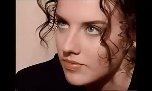 Một cô gái tóc vàng với một đám đông nam diễn, những người butt-fuck các cô gái từ khắp mọi nơi sex nhật bản màn hình to và điền vào mặt xinh đẹp của cô với.