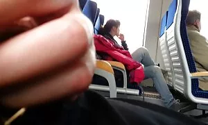 Một cô gái với y tế găng tay cô ngon mông nằm trên ghế sofa trắng và một người sex dien vien nhat khổng lồ.