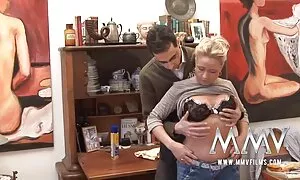 Một cô gái tóc vàng xinh đẹp của năm, nhìn mình già, trai và, như một cậu bé đã cho anh phim sex nhật bản người lớn một đề nghị làm ấm lên, ngay lập tức bắt đầu hút lớn của mình ngon pepper và anh đói chó, hút một lần nữa, và vào lúc đó, ông đã dần dần đi xuống lưỡi của mình.